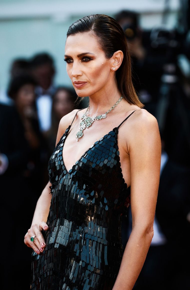 Nieves Álvarez nos sorprende con este truco de estilismo para vestidos negros. Foto: Women´s Health