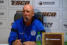 El DT habló ante los medios. El DT habló ante los medios.