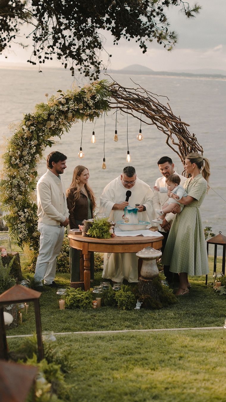 Clara Berisso, Juan Cruz Marini, Augusto Marini y Angie Landaburu en el bautismo de Alessandro. Clara Berisso, Juan Cruz Marini, Augusto Marini y Angie Landaburu en el bautismo de Alessandro.