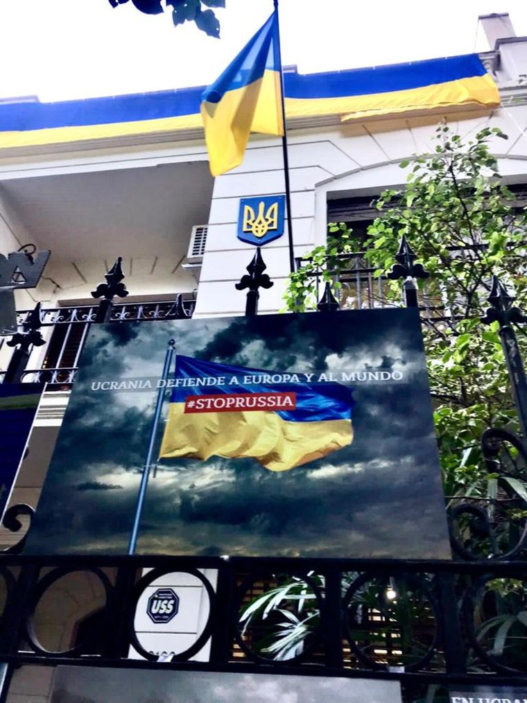 El joven explicó que, hasta el momento, una empresa privada de origen suizo habría financiado el viaje del primer contingente de argentinos que ya partió hacia Ucrania.