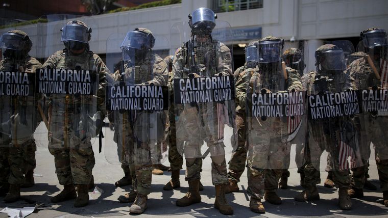 El presidente estadounidense, Donald Trump, ordenó el despliegue de 2.000 soldados de la Guardia Nacional a Los Ángeles.
