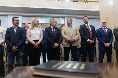 MDZol | Andrés Lombardi, Hebe Casado, Alfredo Cornejo, Néstor Parés, Gustavo Riera y Dalmiro Garay. Foto: Prensa Gobierno de Mendoza