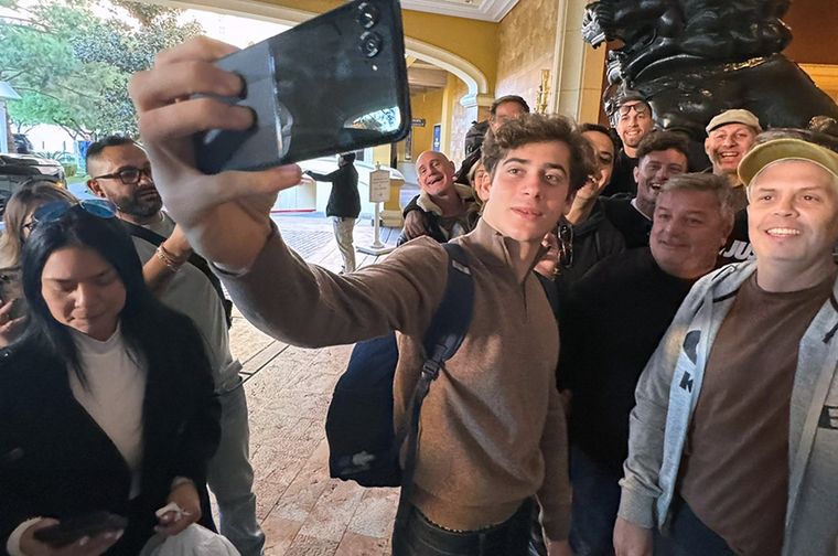 El motorola edge 60 pro destaca por su diseño curvo y acabados premium. El motorola edge 60 pro destaca por su diseño curvo y acabados premium.