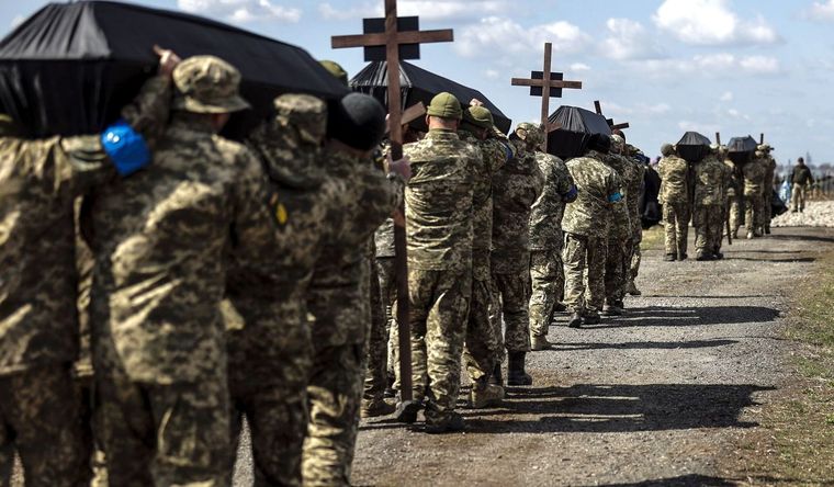 Despedidas de soldados de Ucrania muertos en combate con Rusia. Foto: Efe.