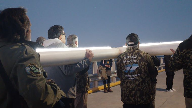 La cruz fue transportada por veteranos de Malvinas. La cruz fue transportada por veteranos de Malvinas.