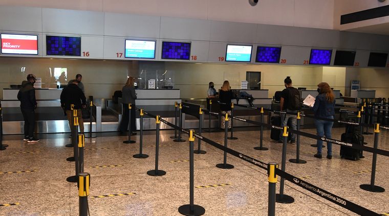 Los aeropuertos volvieron a funcionar tras 7 meses de inactividad por la irrupción de la pandemia Foto: ALF PONCE MERCADO / MDZ