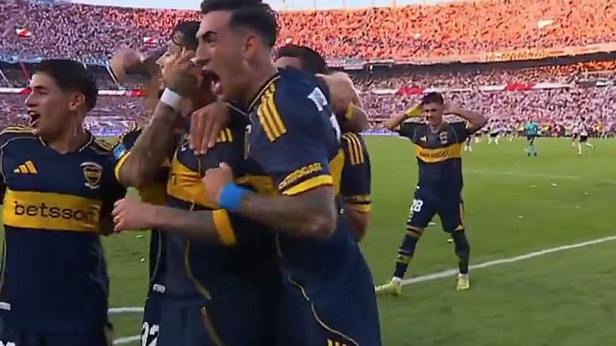 Video: el desafiante festejo de Bareiro de cara a los hinchas de River en el gol de Paredes