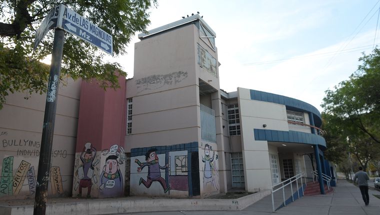 Con una conducción fuerte y un compromiso que va más allá de solo lo educativo, la escuela Borghi del barrio Cano es un refugio y un faro de esperanza para cientos de chicos. Foto: Marcos Garcia/MDZ