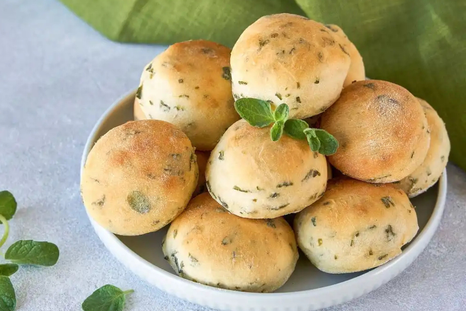 Pan con orégano crocante por fuera y suave por dentro Pan con orégano crocante por fuera y suave por dentro