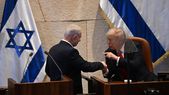 Donald Trump en el Knéset junto a Benjamín Netanyahu. Donald Trump en el Knéset junto a Benjamín Netanyahu.