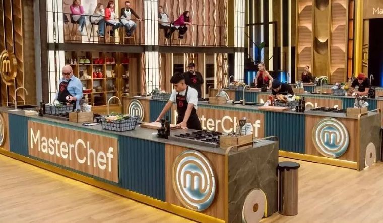 ¿Nació el amor en MasterChef? El picante comentario de Wanda Nara para dos participantes.