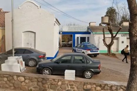 Un alumno de 12 años llevó al Colegio San Francisco de Asís, en la ciudad de Santa Rosa de Calamuchita, un rifle de aire comprimido y se produjeron momentos de tensión. Un alumno de 12 años llevó al Colegio San Francisco de Asís, en la ciudad de Santa Rosa de Calamuchita, un rifle de aire comprimido y se produjeron momentos de tensión.