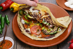 Receta tradicional de tlayudas mexicanas paso a paso Foto: Shutterstock