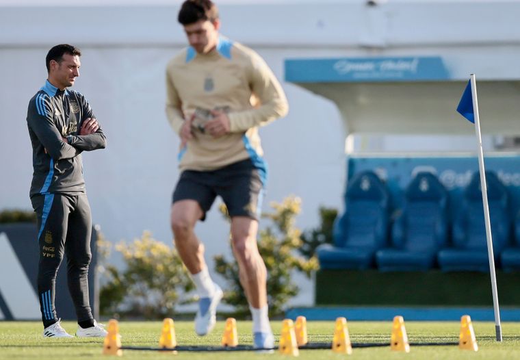 Lionel Scaloni ya empezó a mover fichas, aunque el escenario de tener que buscar amistosos de urgencia genera inquietud.