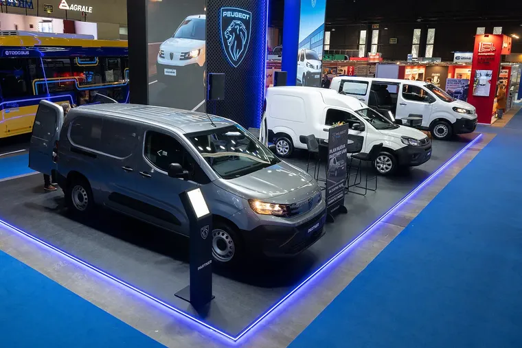 La ofensiva de utilitarios livianos de Stellantis en Expo Transporte 2026