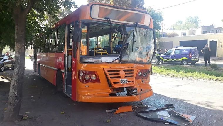 El accidente se produjo entre un colectivo y una moto. Imagen ilustrativa