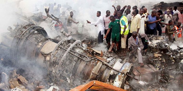 Imagen de la catástrofe del avión estrellado en Lagos.