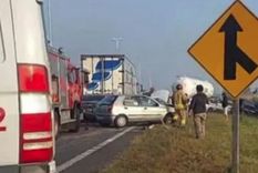 El accidente ocurrió sobre la ruta nacional 7. La espesa neblina habría causado un choque en cadena. Foto: Captura de video El accidente ocurrió sobre la ruta nacional 7. La espesa neblina habría causado un choque en cadena. Foto: Captura de video