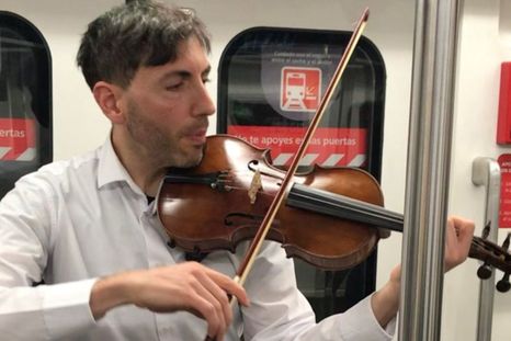 hernan trotta, el artista callejero que da clases de musica clasica en el subte hernan trotta, el artista callejero que da clases de musica clasica en el subte
