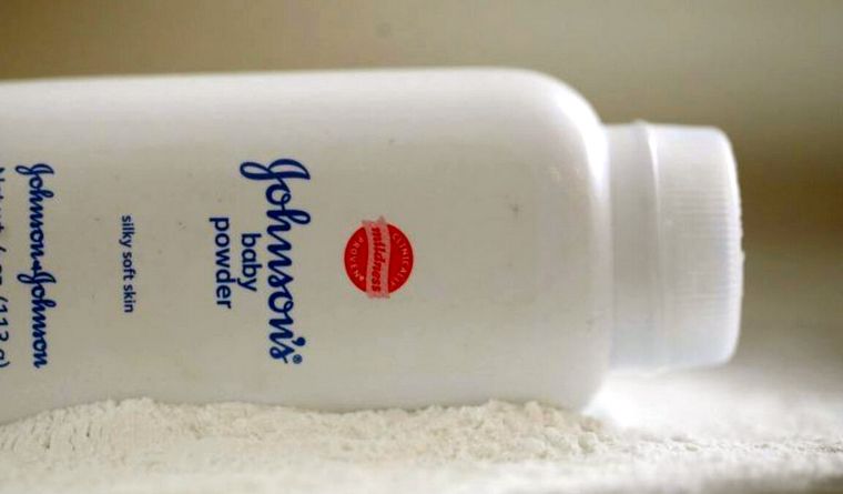 talco bebés Johnson El talco de bebés Johnsons fue retirado del mercado. Foto: Efe.