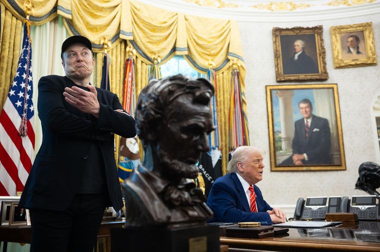 Elon Musk y Donald Trump en la Oficina Oval