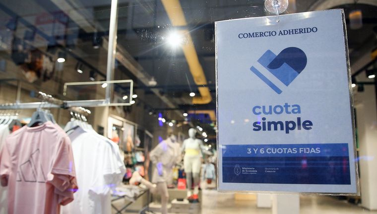 El plan cuota simple se prorrogará por seis meses, pero tendrá modificaciones en las tasas de interés y en la cantidad de pagos. Foto: NA