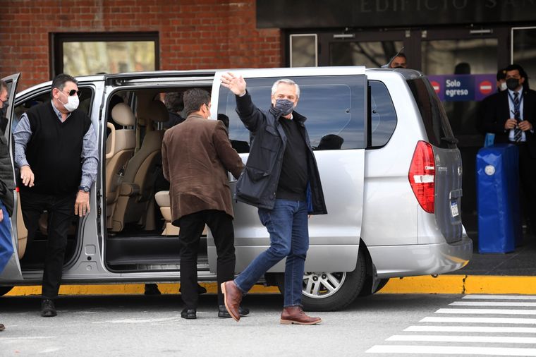 Alberto Fernández votó y despertó una polémica por un curioso detalle. Foto: Télam
