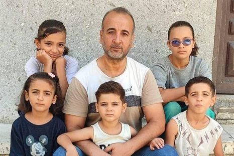 El doctor Reefat Alathamna tiene la nacionalidad boliviana y lleva meses pidiendo al gobierno de Bolivia que lo saquen junto a su familia de Gaza. El doctor Reefat Alathamna tiene la nacionalidad boliviana y lleva meses pidiendo al gobierno de Bolivia que lo saquen junto a su familia de Gaza.