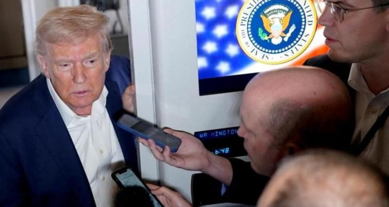 Trump exime a los celulares y las computadoras de los nuevos aranceles. Foto: BBC.