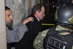 Alperovich ya en manos de la Policía Foto: NA