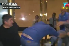 violenta agresion de taxistas a un usuario de uber