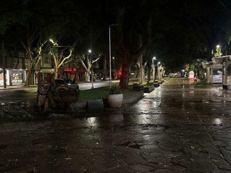 La tormenta de este martes por la noche afectó varios departamentos, incluida la Capital. La tormenta de este martes por la noche afectó varios departamentos, incluida la Capital.