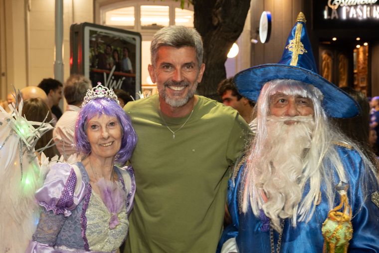 El mago Alatar junto a su esposa y el intendente Ulpiano Suarez. El mago Alatar junto a su esposa y el intendente Ulpiano Suarez.