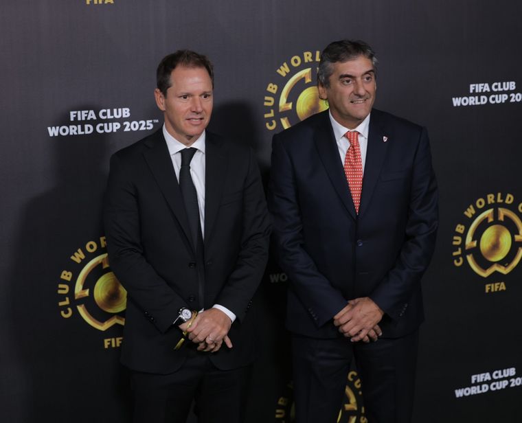 Jorge Brito y Enzo Francescoli fueron los representantes de River en el sorteo. Foto: FIFA