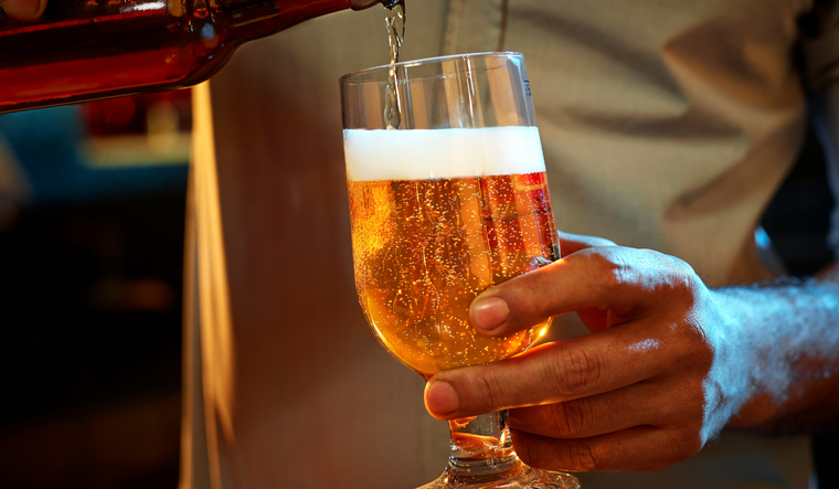 La espuma es el resultado de la liberación de dióxido de carbono. La espuma es el resultado de la liberación de dióxido de carbono.