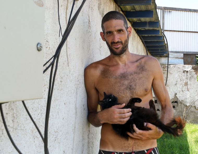 Gil Pereg se hizo mundialmente famoso por matar a su madre y a su tía y por su extraño comportamiento