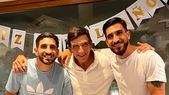 Gustavo Costas junto con sus hijos Gonzalo y Federico.
