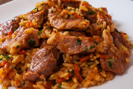 Entrá en calor con esta receta de guiso de arroz y carne Entrá en calor con esta receta de guiso de arroz y carne