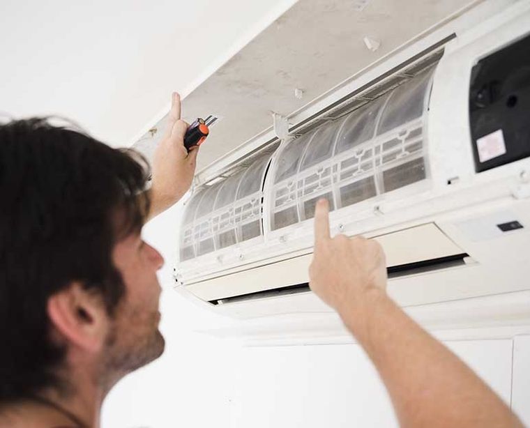 El cepillo puede ayudar a remover el polvo acumulado. El cepillo puede ayudar a remover el polvo acumulado.