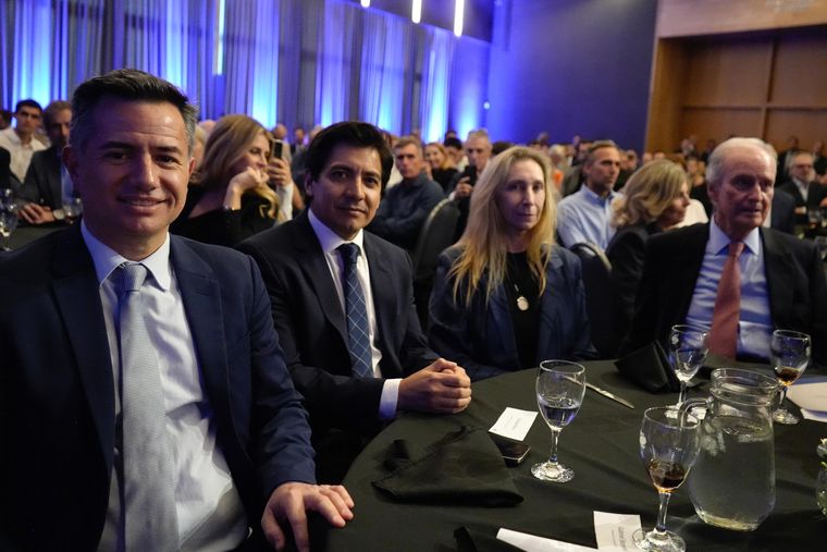 Gabriel Bornoroni, Gonzalo Roca y Karina Milei en la Bolsa de Comercio de Córdoba. Gabriel Bornoroni, Gonzalo Roca y Karina Milei en la Bolsa de Comercio de Córdoba.