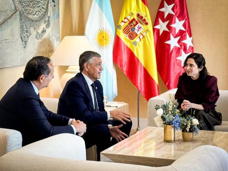 El jefe de Gobierno porteño, Jorge Macri, con la presidenta de la Comunidad de Madrid, Isabel Díaz Ayuso. El jefe de Gobierno porteño, Jorge Macri, con la presidenta de la Comunidad de Madrid, Isabel Díaz Ayuso.