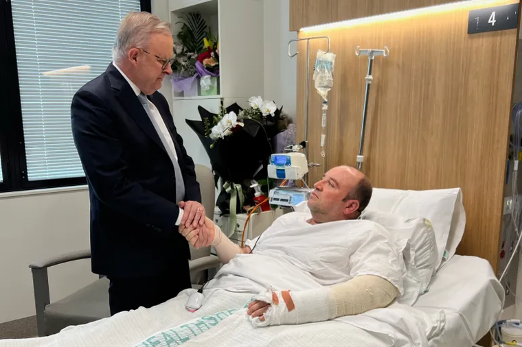 Ahmed al-Ahmed permanece internado en Australia tras enfrentarse al atacante y evitar que continuara disparando contra la multitud.