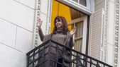 Cristina Fernández de Kirchner en su balcón de San José 1111. Cristina Fernández de Kirchner en su balcón de San José 1111.