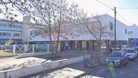 El adolescente fue apuñalado a la salida de su colegio. El atacante es inimputable.