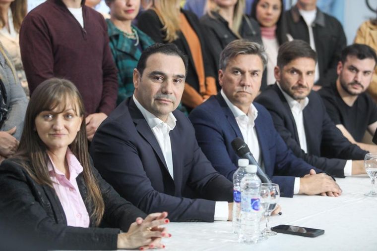 Leandro Zdero, candidato a gobernador del Chaco de Juntos por el Cambio, durante su cierre de campaña en Resistencia