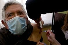 La tercera dosis estará destinada principalmente a ancianos y otros grupos de riesgo. Foto: AFP