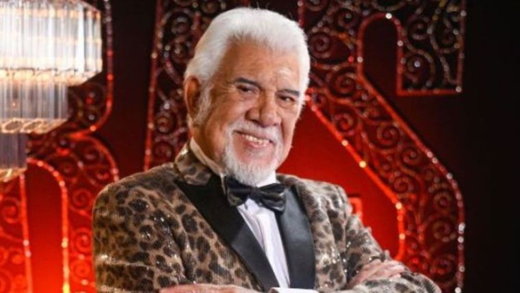 El itinerario incluye 14 noches de alojamiento en hoteles 4 y 5 estrellas, incluyendo el Grand Hotel Pupp. El itinerario incluye 14 noches de alojamiento en hoteles 4 y 5 estrellas, incluyendo el Grand Hotel Pupp.