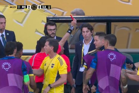 Tanto Ander Herrera como Nicolás Figal fueron expulsados en el debut de Boca ante Benfica Tanto Ander Herrera como Nicolás Figal fueron expulsados en el debut de Boca ante Benfica