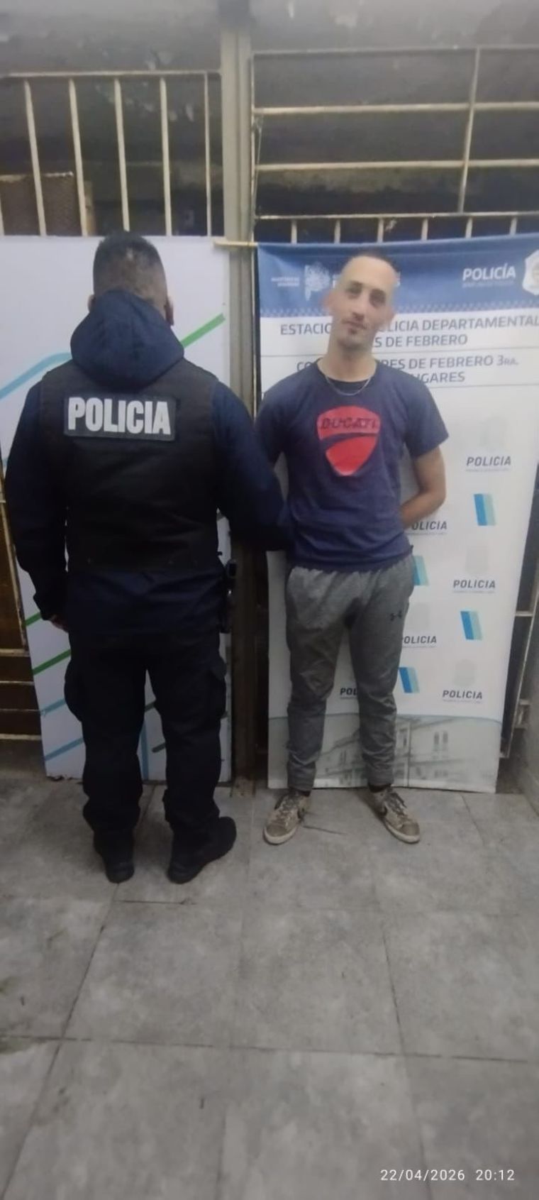 Identificaron y detuvieron al hincha que apareció en cámara durante un partido de la Copa Argentina. 