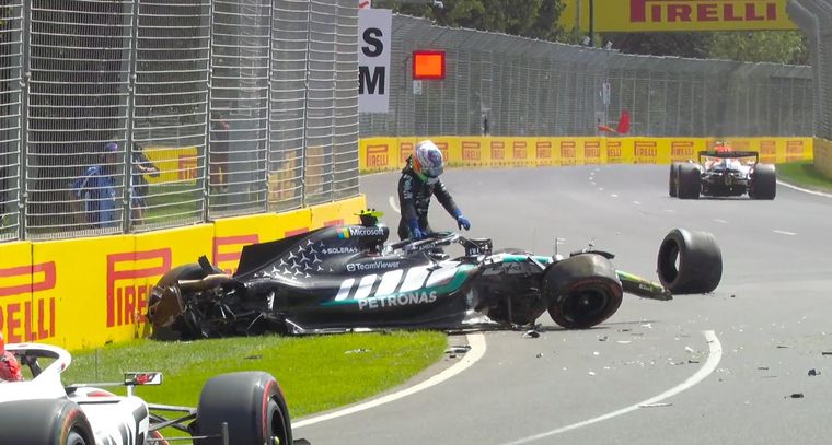 El Mercedes de Kimi Antonelli quedó muy dañado tras el fuerte impacto contra el muro en las prácticas libres.